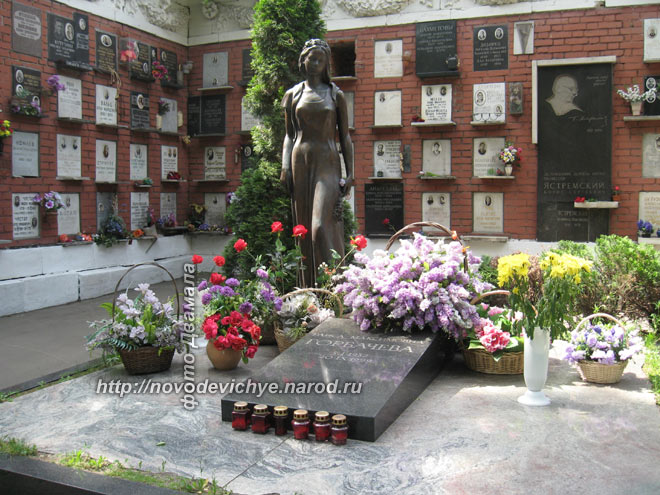 могила Р. М. Горбачевой, фото Двамала вар 2011 г.