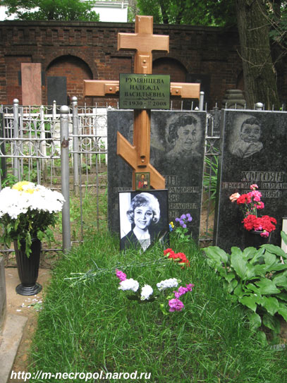 могила Надежды Румянцевой вар. июнь 2008 г.