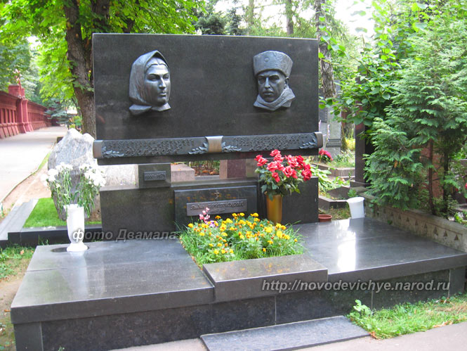 могила Л. Руслановой, фото Двамала, 
вариант 2010 г.