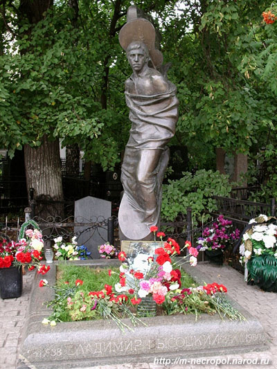 могила В. Высоцкого, фото Двамала, вид 24.8.07