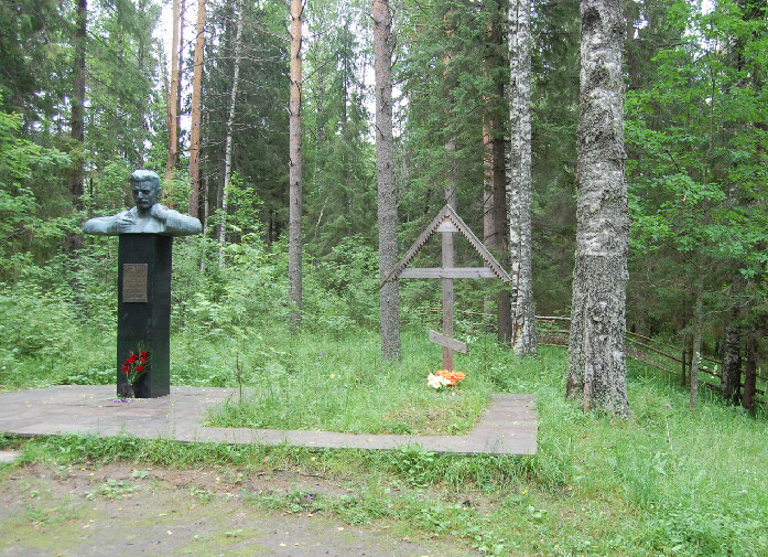 фото могилы из архива музея поэта в г. Никольск