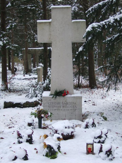 могила С. Бандеры, фото с сайта http://www.ukrcenter.com